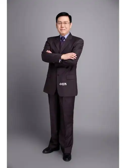 西装职业照选哪个啊71总感觉第②张怪怪的