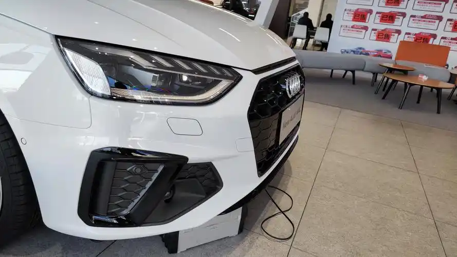 2022款奥迪a4l到店,颜值即正义,轴距2908mm,2.0t提速6.6秒!