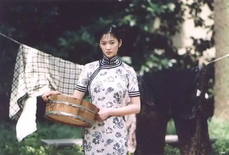 《来不及说我爱你》中的白富美尹静琬,看似温婉但是骨子里却是勇敢