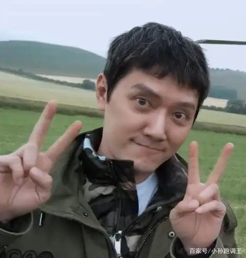 42岁时,冯绍峰婚后很久出现,露出老头发花白