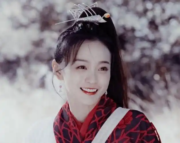 《新天龙》阿紫封神,何泓姗打破传统认知,34岁也能演15岁少女