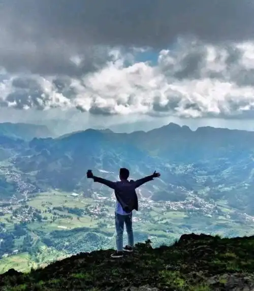 最后,小编希望大家每一个人都要去做一个顶天立地的人!