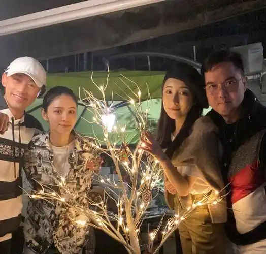 两公婆疯狂打卡,住15亿豪宅家世显赫_林夏薇_莫赞生_房地产