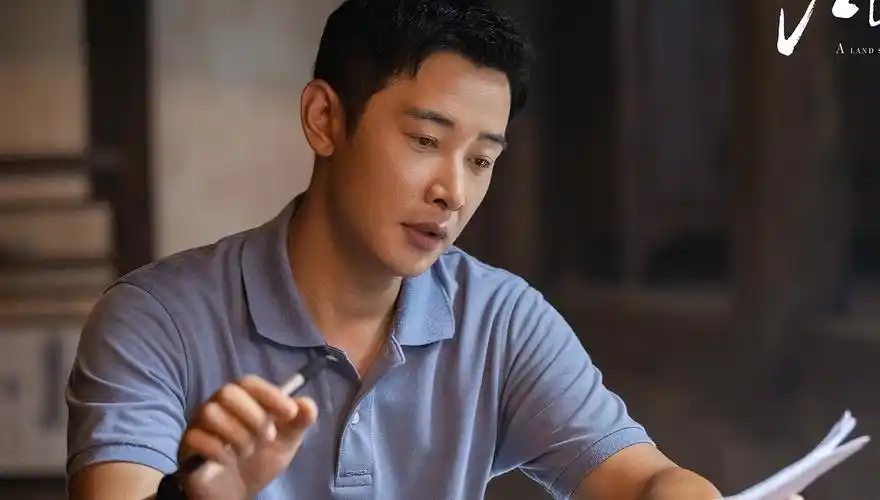 " 近日,罗晋以电视剧《江山如此多娇》主角濮泉生口吻录制的"扶贫声音