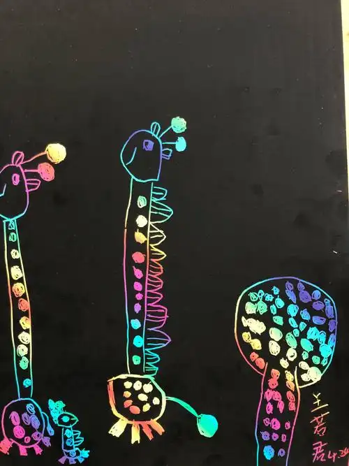 中四班幼儿刮画活动《小鹿》