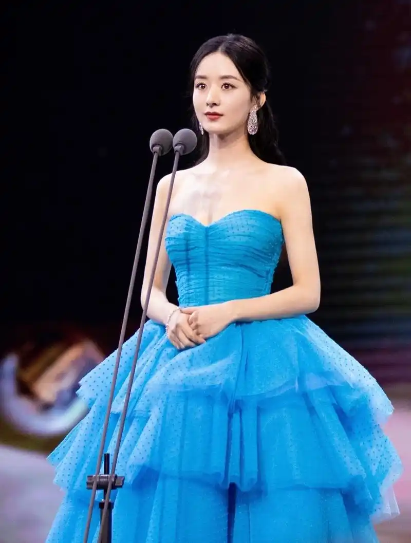 赵丽颖boss@赵丽颖 出席第十三届金鹰节颁奖晚会,斩获第三十届止