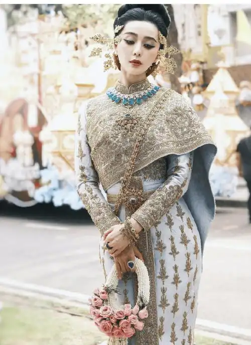 原创范冰冰泰国街头惊艳亮相封杀后复出梦碎泼水节巡演引热议