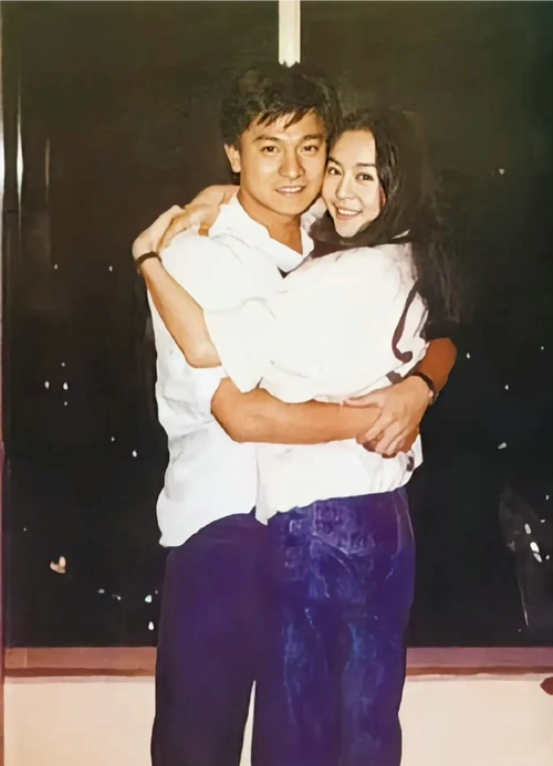 刘德华妻子朱丽倩为爱躲藏23年46岁高龄生子终于等到苦尽甘来