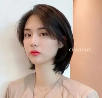 八字刘海齐肩直发2022减龄又清新的直发发型