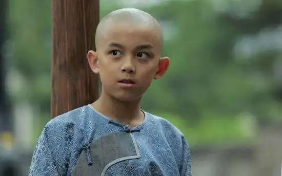 比之前稍微长大了一丢丢,但还是个可爱的小孩子哇3岁,小时候看的