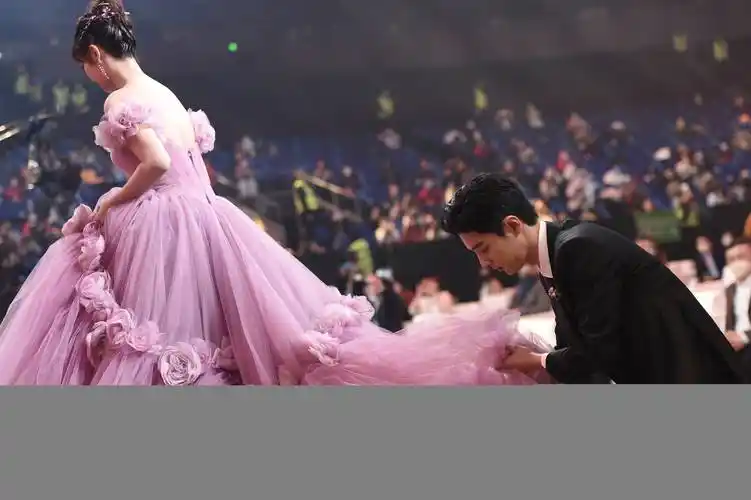 对肖战重拳一击,却把自家宝贝送到风口上,被对家冲塔!_评论_事情_话题