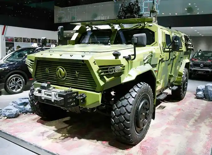 北京车展最霸气越野车第三代东风猛士实车亮相陆巡霸道都得服