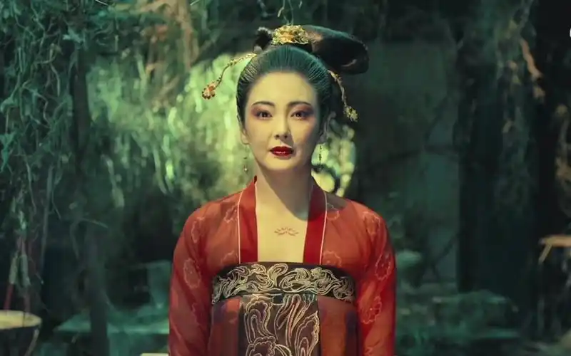 妖猫传:一夜之间陈家就变成了荒宅,张雨绮这坐姿也太霸气了 (1)