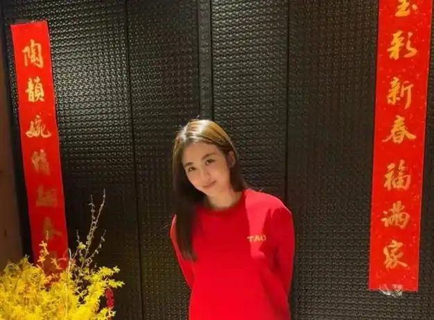 陶喆妻子江佩蓉晒新年照与丈夫合照好甜蜜5岁儿子越发像david