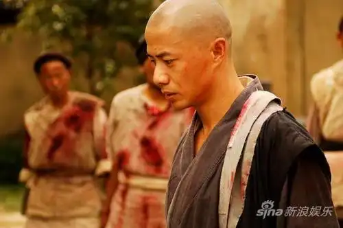 段奕宏为《爱有来生》剃光头 诠释角色神行兼备