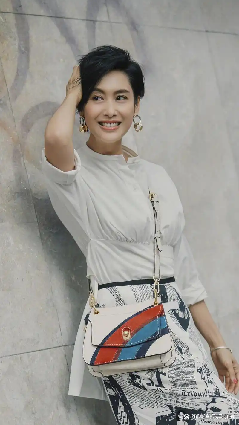 "紫霞仙子"朱茵时尚美图欣赏