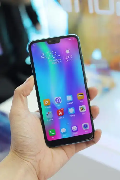 可以变色的全面屏手机:荣耀10真机图赏