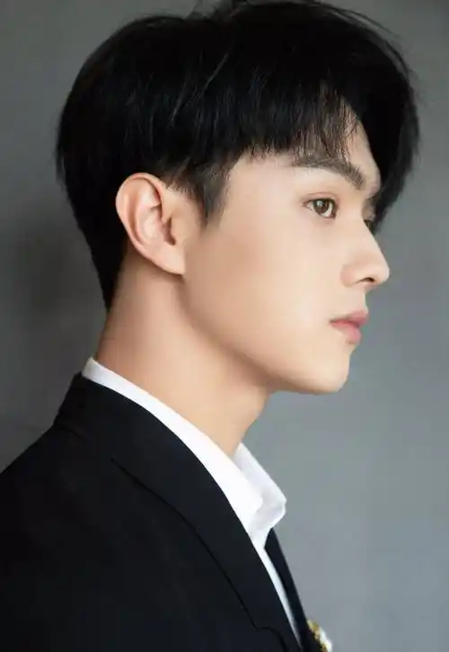 盘点国内男明星完美侧颜,谁才是你心中360度无死角完美男神呢?