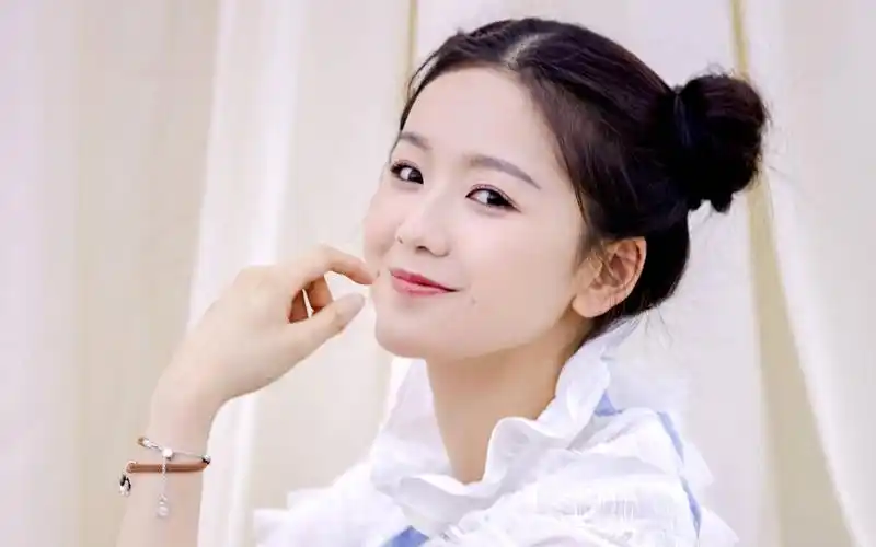 清纯少女张馨月元气可爱俏皮迷人写真