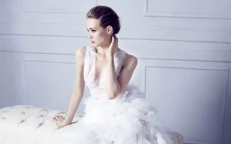 欧美美女模特玉兰花婚纱礼服图片高清壁纸(二)