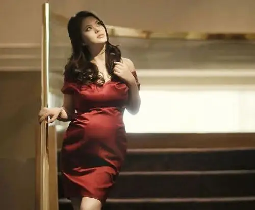 两个宝宝是最爱 女儿和新电影   主持人兼电影制片人的李湘在怀孕期间