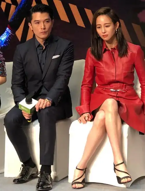 张钧甯邱泽绯闻后首合体,二人热情互动无尴尬,互看对方露甜笑