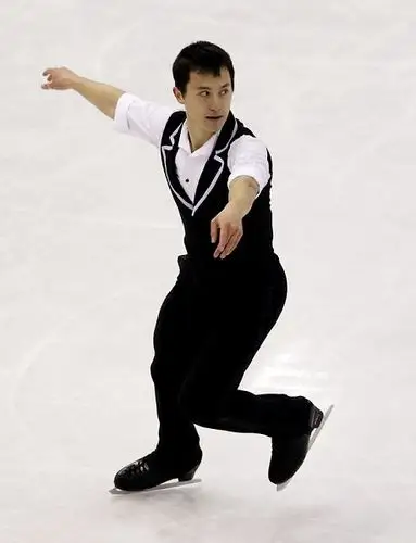 组图:陈伟群帅气高桥另类 宋楠短节目失误摔倒