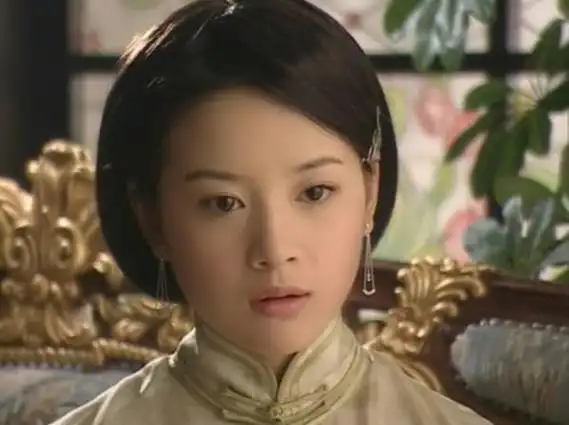 回顾董洁:单亲妈妈带娃背后的辛酸,与孩子父亲潘粤明终身不和解