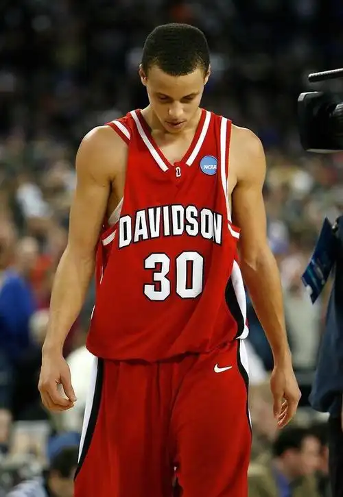 nba历史三分王!斯蒂芬库里是怎样炼成的?