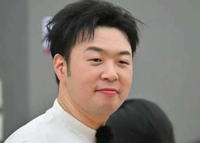 杜海涛彻底复胖了录节目不忘吃烧烤减肥后遗症眼睛又小了一圈