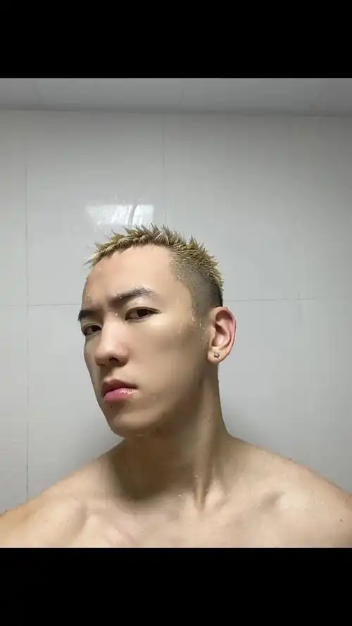 寸头 帅哥 染色 yyds 寸头 男生发色