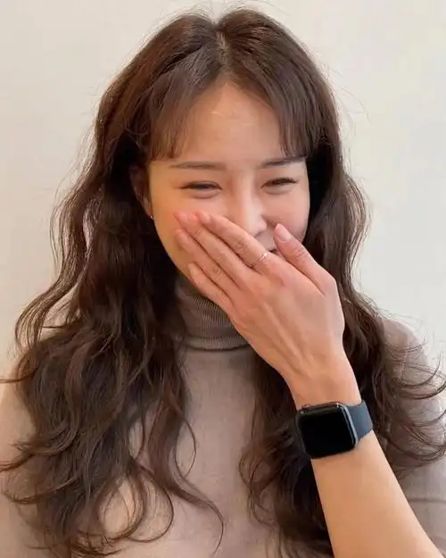 温柔气质的木马卷适合圆脸细软发质的木马烫