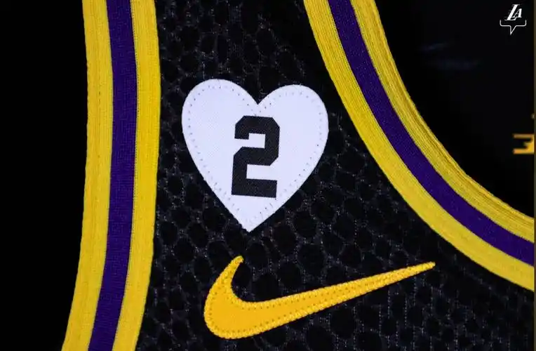 湖人公布g4穿的"黑曼巴"款球衣