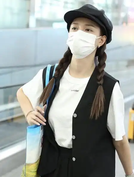 沈梦辰青春感满分真不像32岁西装马甲配短裤减龄洋气又显瘦