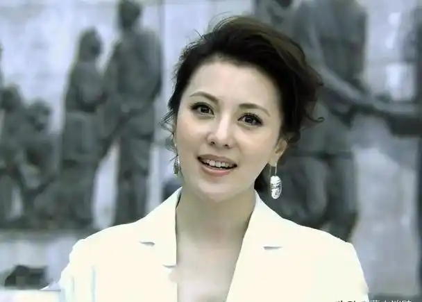 主持人梦桐:与富商结婚19年零绯闻,今47岁风韵犹存