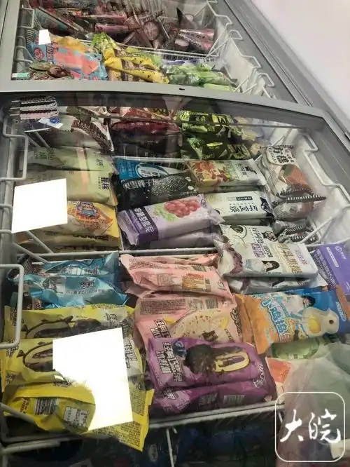 冷饮批发站内,雪糕种类很多安徽省食品行业协会副秘书长范吉亮认为