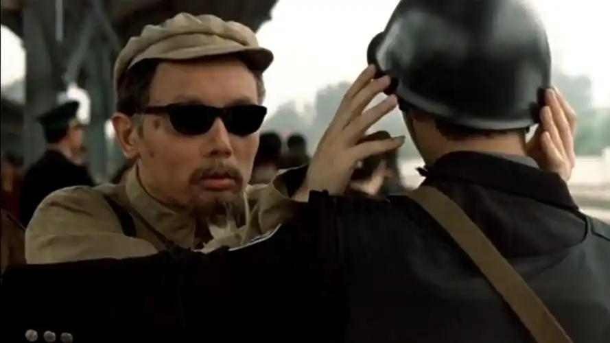 天下无贼葛优真是影帝黎叔坐火车假装盲人这演技绝了