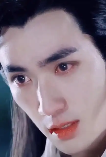 哭起来眼睛泛红的男子肖战惹人心疼看到成毅泪要流干了