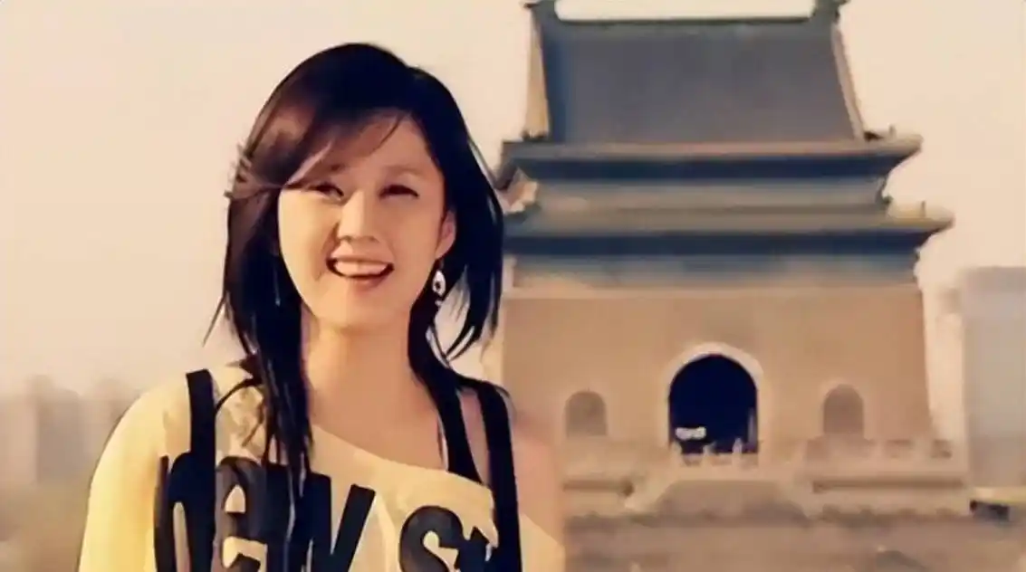 而且,包括众星云集的mv 中《北京欢迎你》,张娜拉是中唯一的韩国歌手