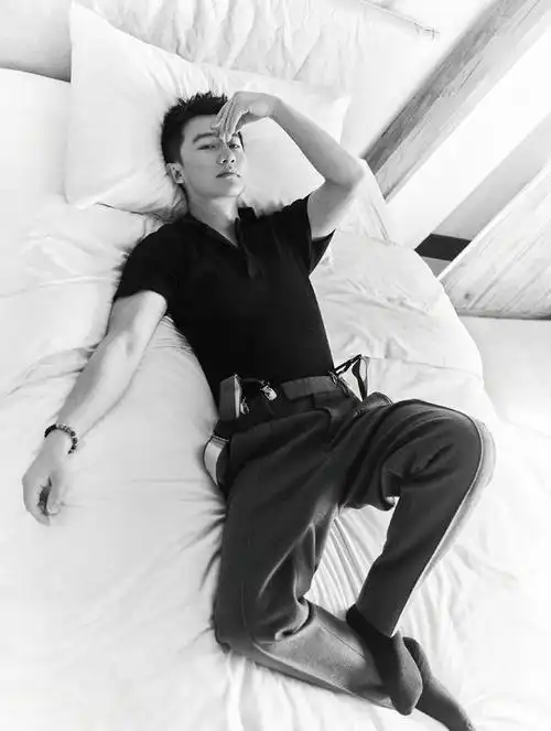 女友视觉下的黄轩太诱人了颜值爆表让人移不开眼牵动少女心绪