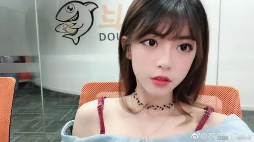 斗鱼当红女主播周淑怡:懂得很多道理,却依旧过不好这一生?