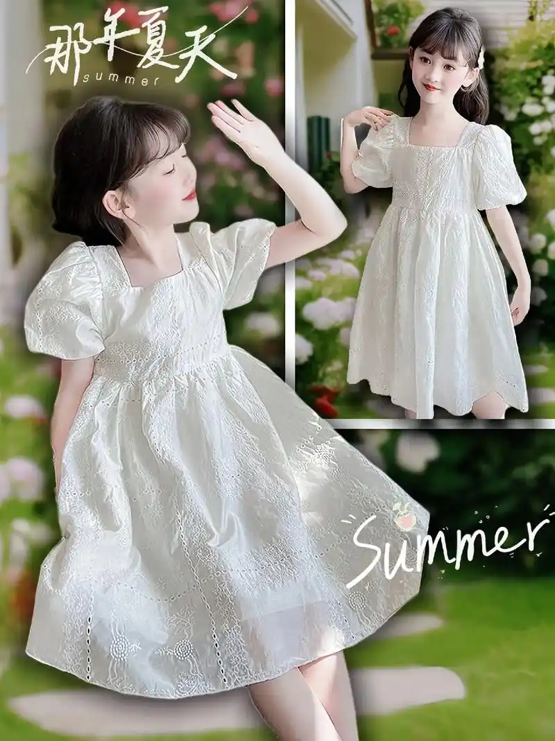 78这款裙子有着萌萌的泡泡袖,充满了童真与俏皮