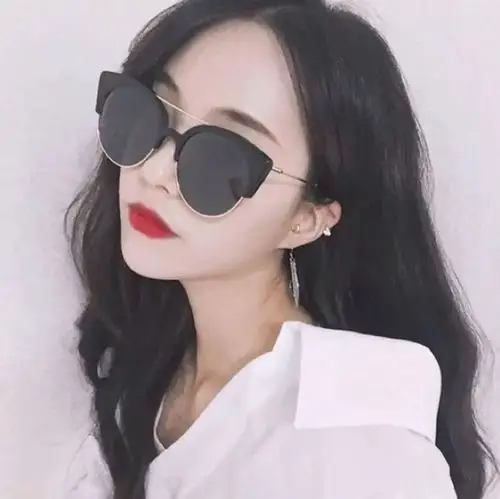 女生戴眼镜头像