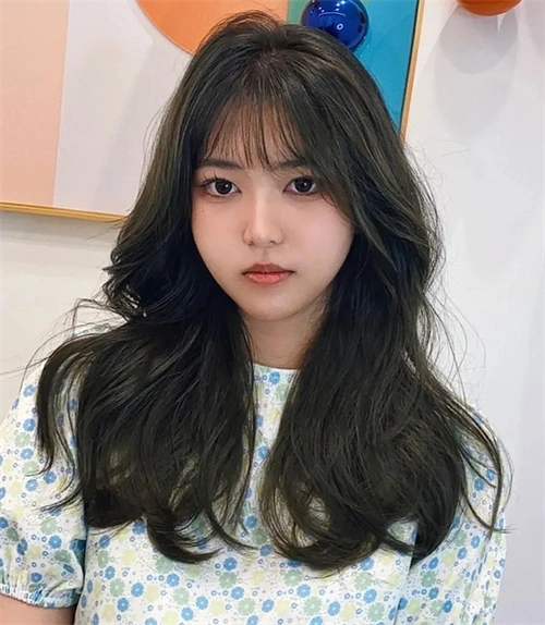 黄黑肤色显白发色 洋气闷青色正流行