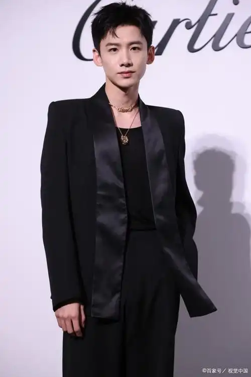 白敬亭邀你一起寻找阳光宝藏茶,全网cha出惊喜