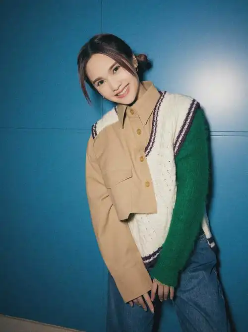 杨丞琳麻花丸子造型9615 好清纯可爱 期待姐姐在《闪光的乐队》