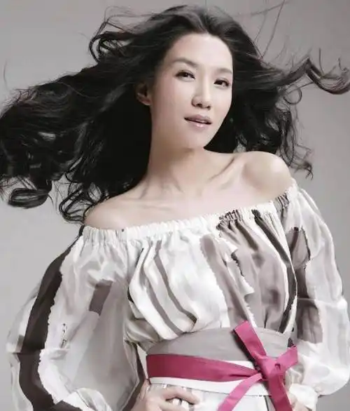 荧幕女神王黎雯:巅峰时下嫁杨烁后,她的牺牲远比我们想得多