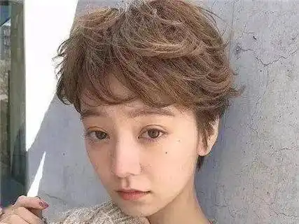 港风超短烫发发型,复古时髦又个性,太有女神气质了_纹理_女生_短发