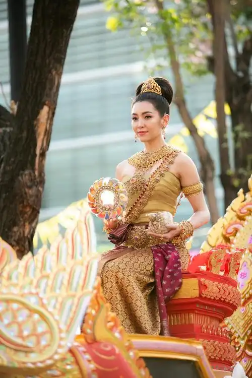 greengreenyayayayadiana戴安娜dianachompootaewmewaump泰国人的服装