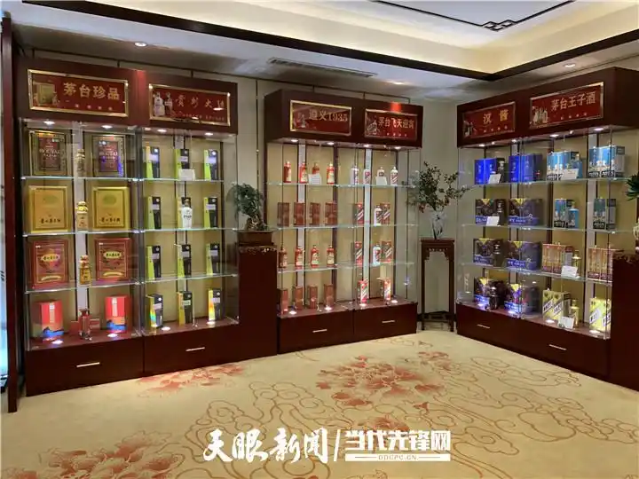 济南市 南郊宾馆名酒坊将贵州白酒陈列在最显眼的位置
